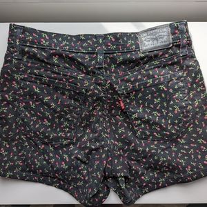 Levi's Rosebud-Print Mid-Length Shorts, 28 waist